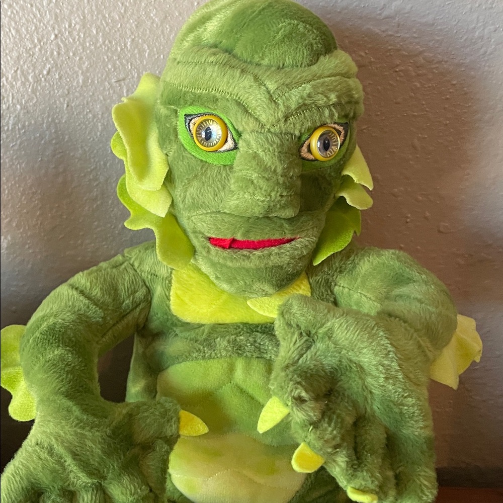 Creature From The Black Lagoon! 16” EUC. Two-toned Green Plush - Picture 2 of 8